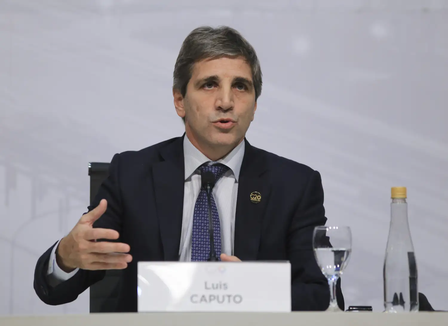 Con las medidas que adoptó el Banco Central, el dólar cedió 29 centavos y cerró a 30,39 