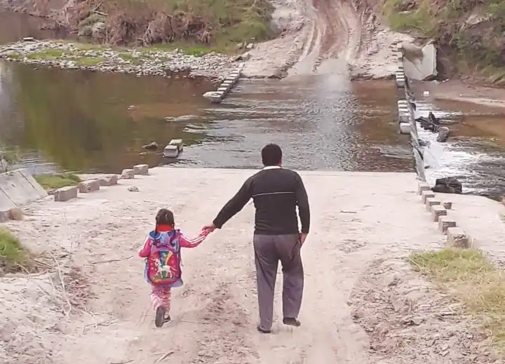 Sofía recorre varios kilómetros para asistir a sala de 5 años