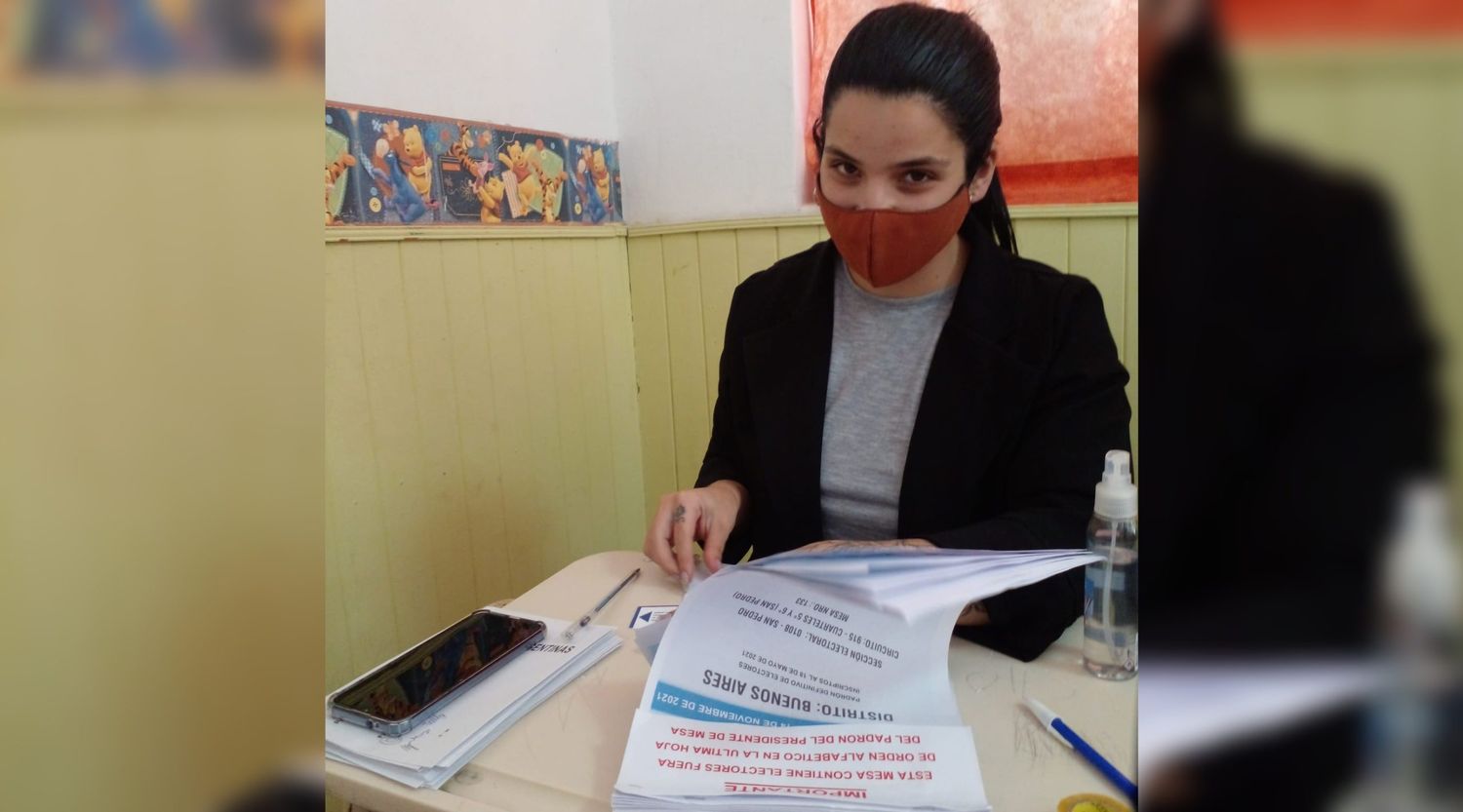 Elecciones 2021: Micaela cumple años mientras fiscaliza en la escuela N°24