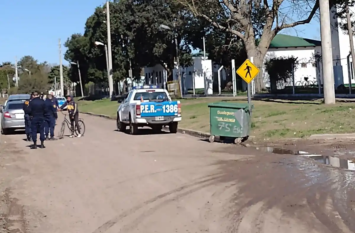 Una pelea entre adolescentes terminó con un padre a los disparos frente a la escuela
