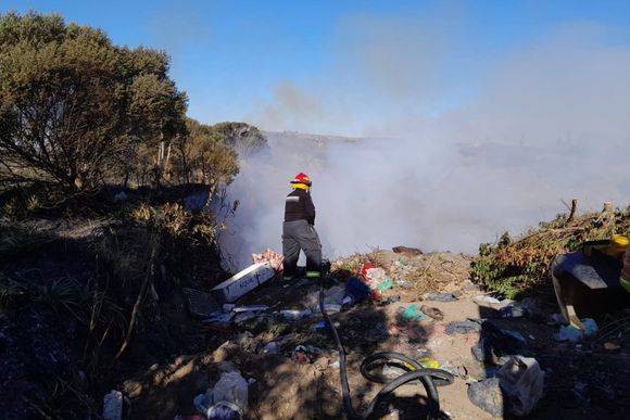 Advierten niveles extremos de riesgos de incendios para este jueves