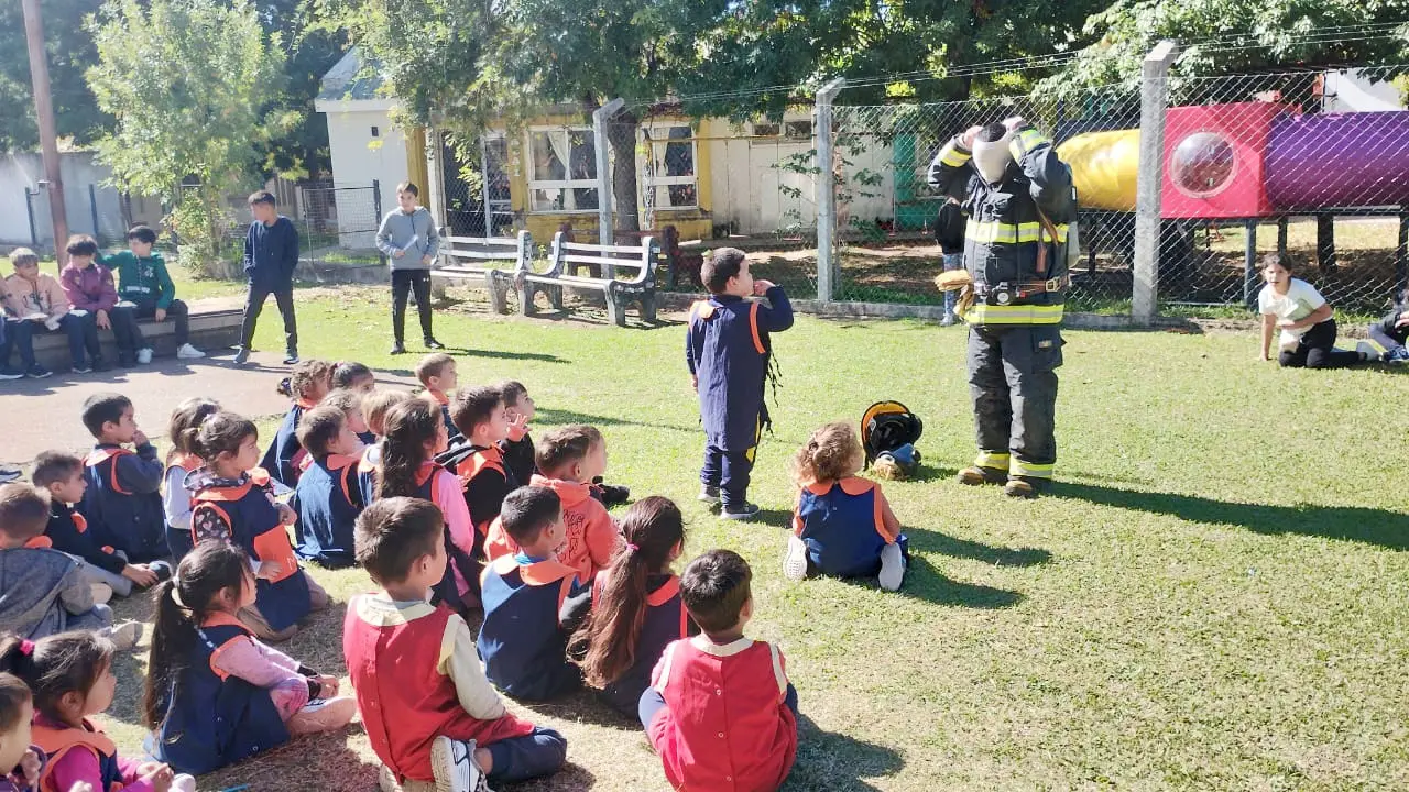 Bomberos Voluntarios brindaron charlas sobre riesgos de incendios y protocolos de evacuación en instituciones educativas