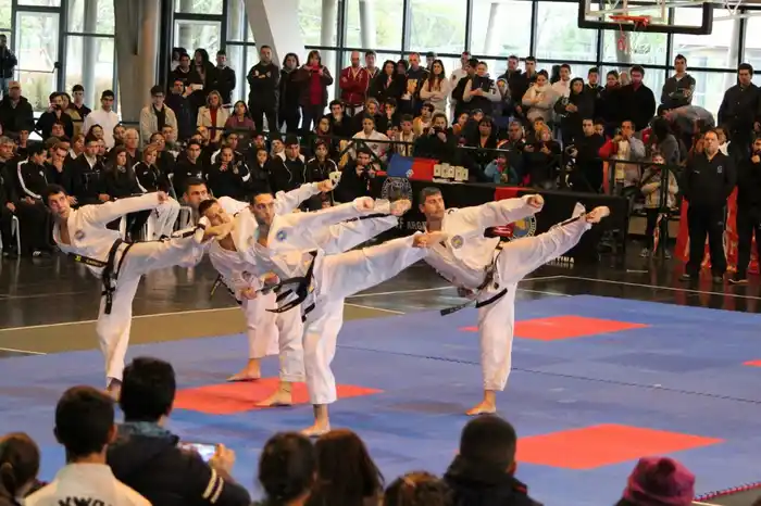 Los competidores de la Academia Yapuncic en plena competencia. 