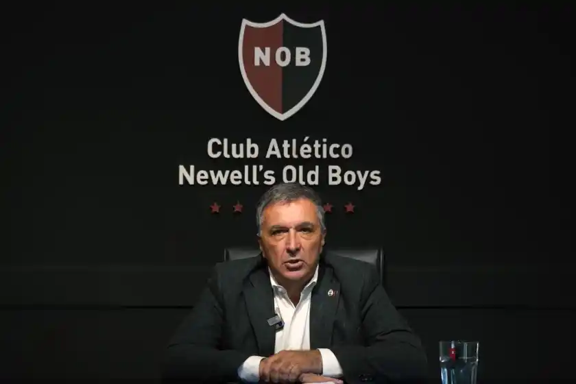 Astore le pidió disculpas a los socios de Newell's antes de su salida: "Cometí errores"