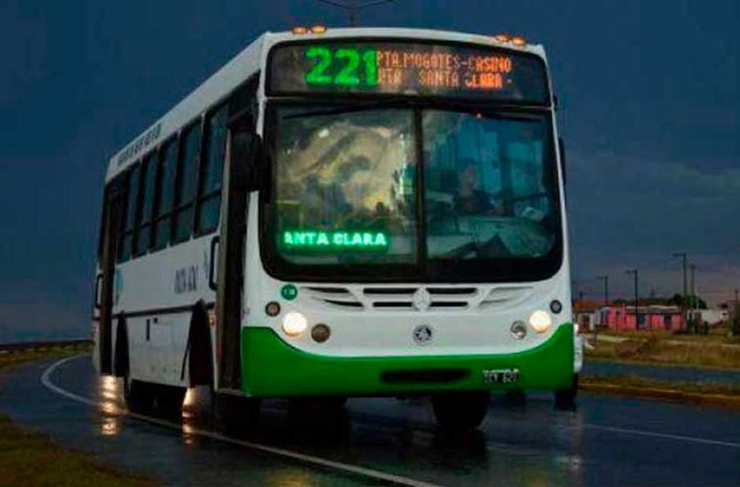 Solicitan que la línea de colectivo 221 funcione con sistema Sube