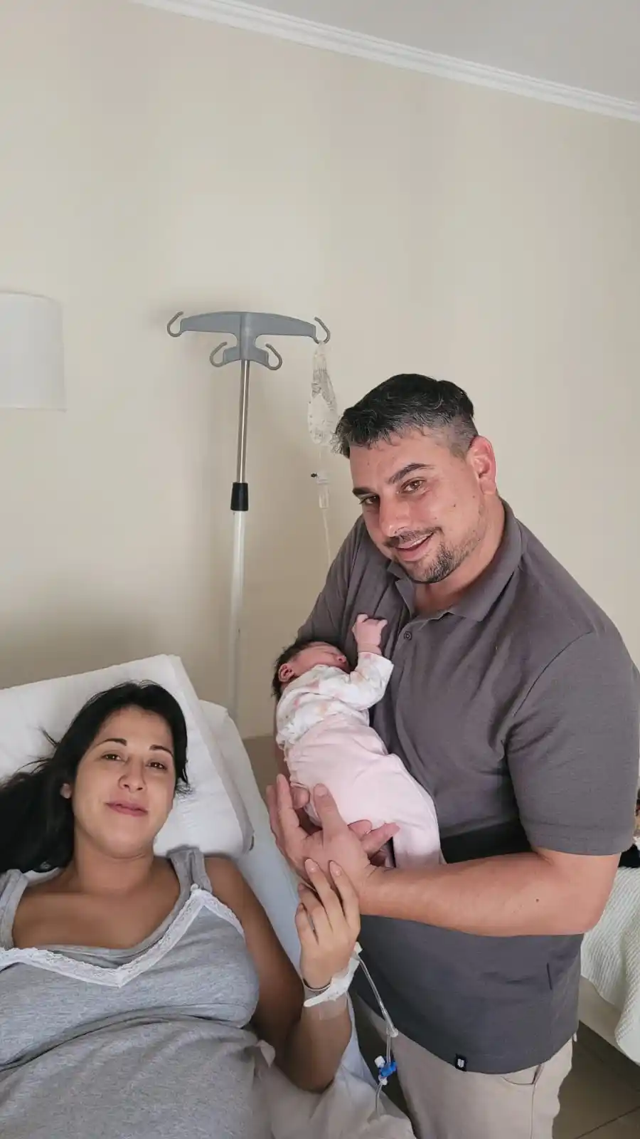 Agustín Guerreiro y Noelia Molina junto a la pequeña Sol
