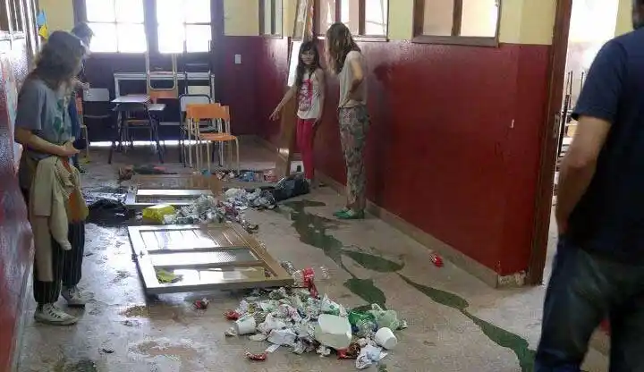 Sierra de los Padres: roban una escuela frente a la comisaría