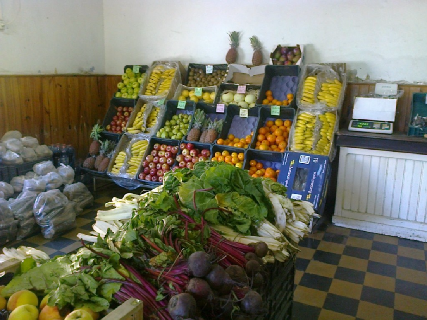 Amad alerta por agroquímicos en frutas y verduras