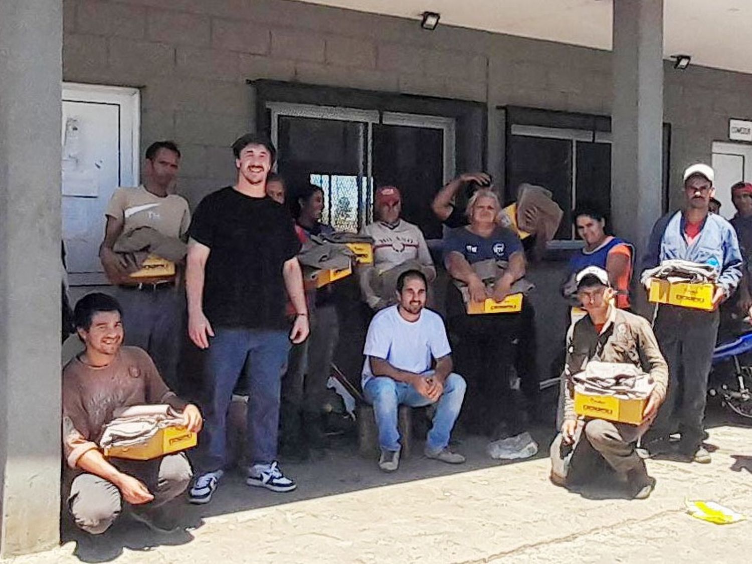 Entrega de elementos de seguridad a trabajadores del nodo productivo “Campo el Abasto”