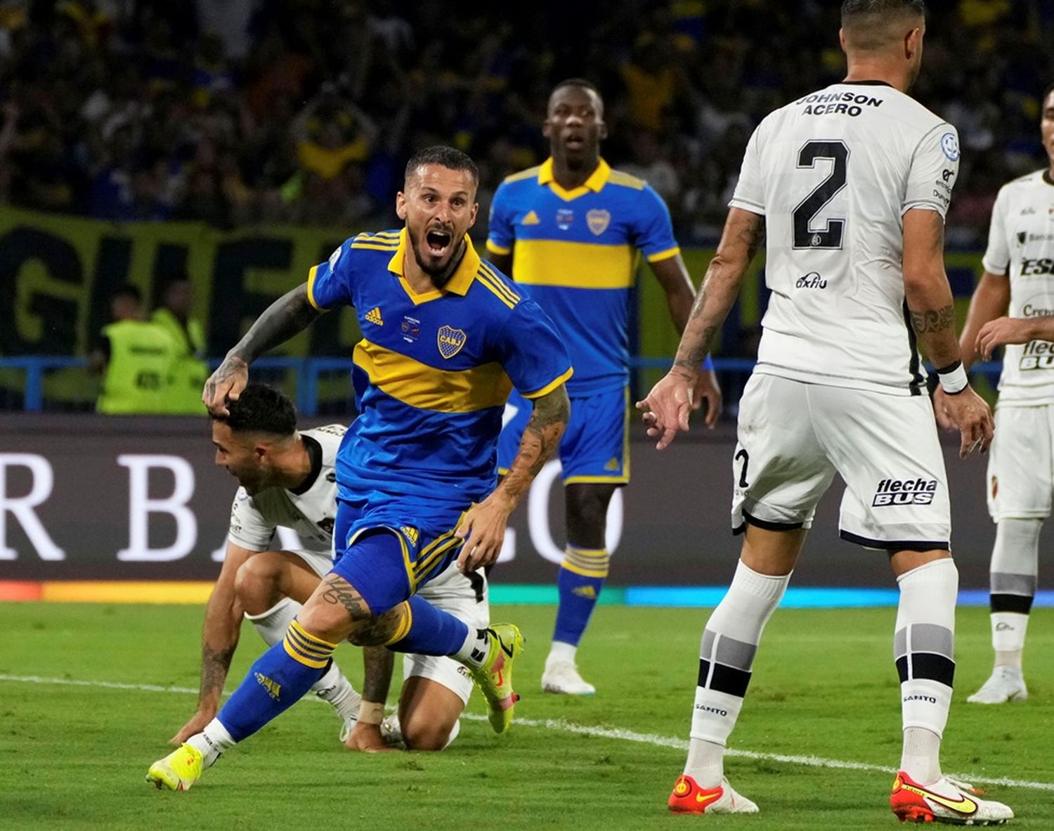 Boca hizo valer su jerarquía y la gran noche de Benedetto