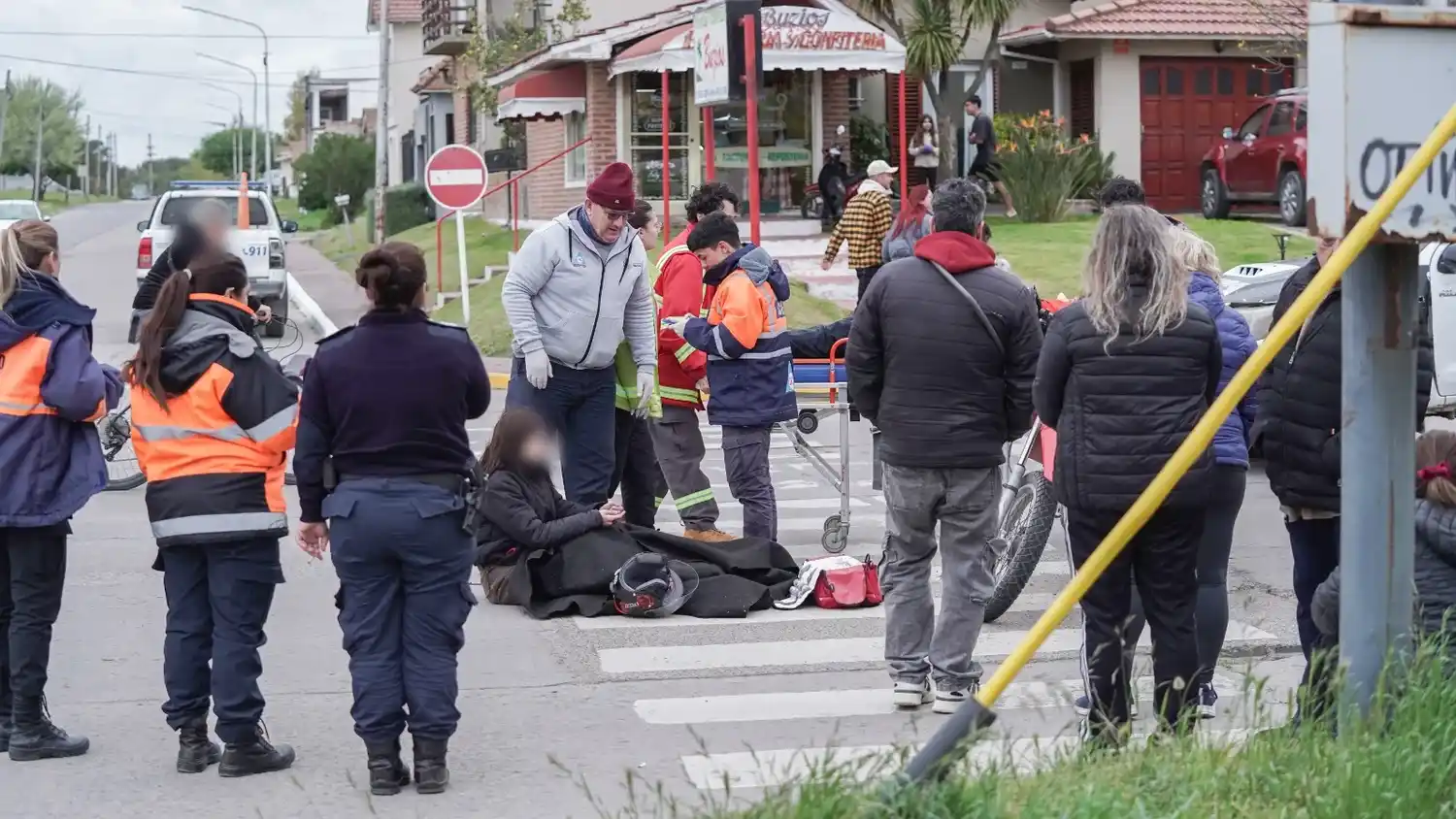 Otras dos personas resultaron con heridas esta tarde, en un accidente de tránsito