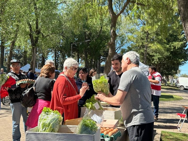 El intendente Chiarella acompañó a los productores locales.