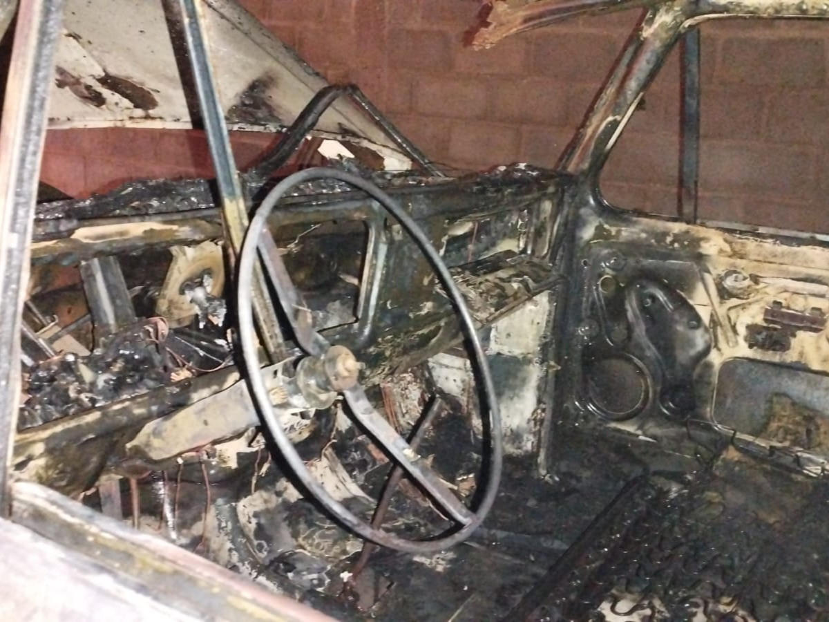 Se incendió una camioneta en barrio Parque