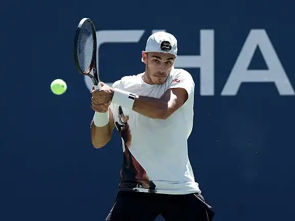 Cerúndolo desperdició dos sets de ventaja y fue eliminado