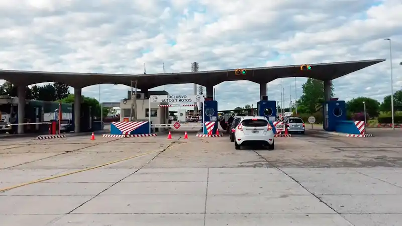 Más de 15 mil vehículos pasaron por el puente San Martín durante el recambio turístico