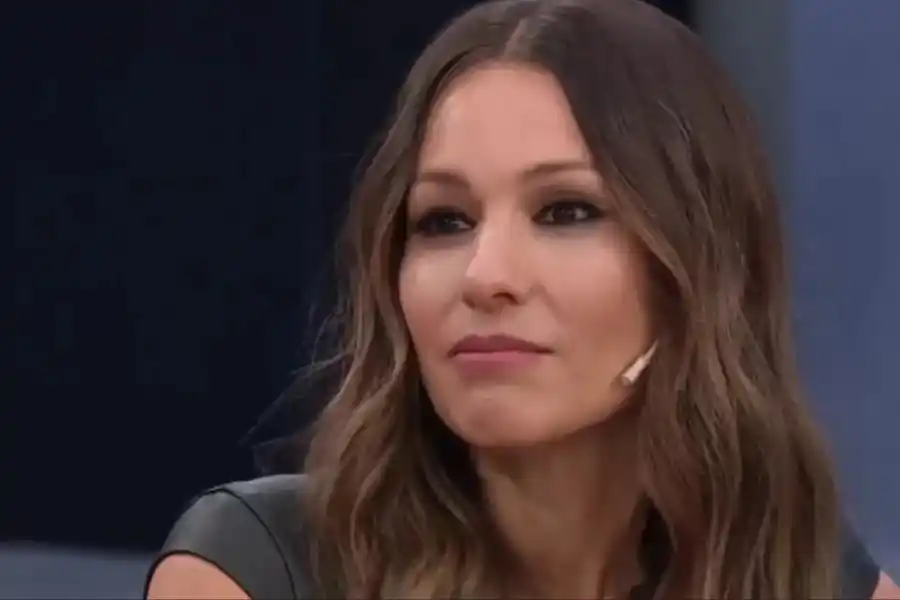 Pampita se sinceró y contó qué les responde a los desconocidos que le envían fotos de partes íntimas en redes