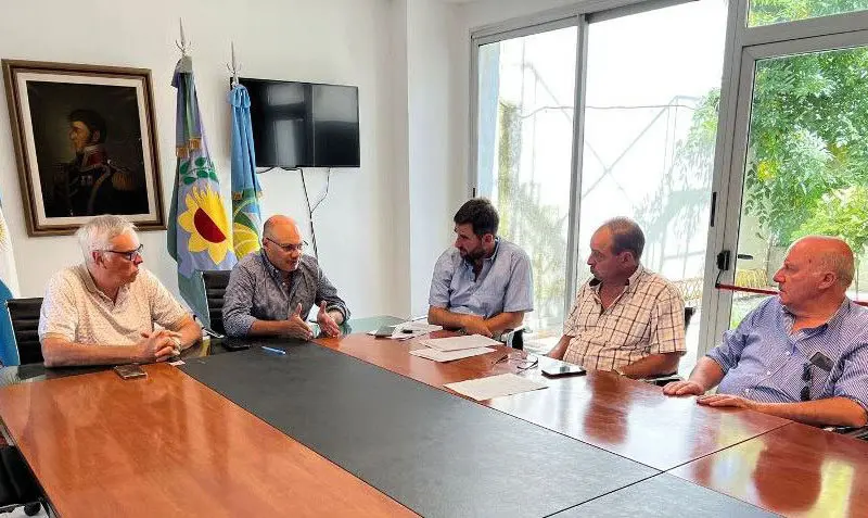 Firmaron contrato por concesión de una pulpería en el cerro El Triunfo