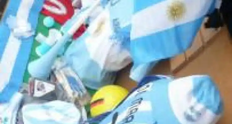 Por el mundial, arrasaron con televisores y camisetas