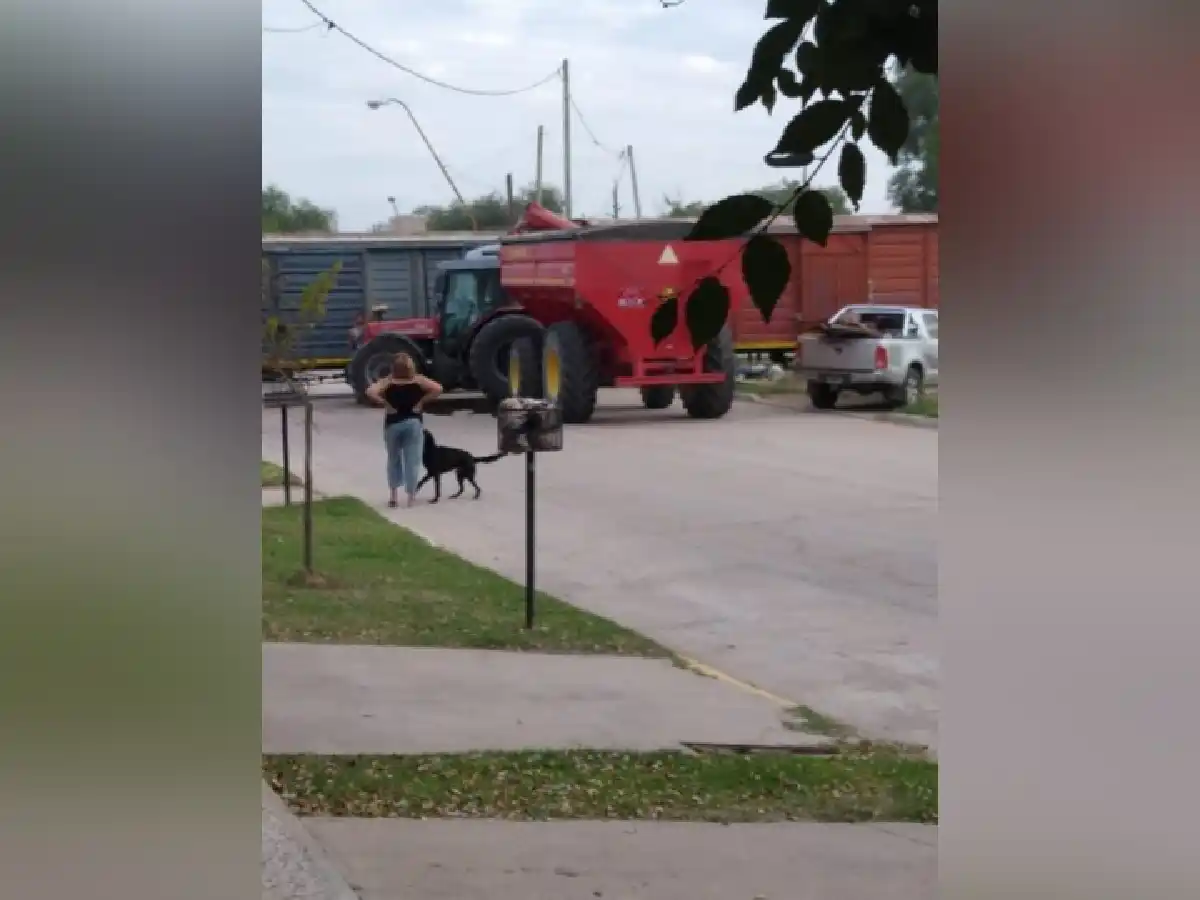 Devoto: un tren chocó contra un tractor