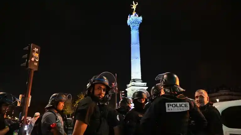 Se implementaron operativos policiales en París y Lyon.