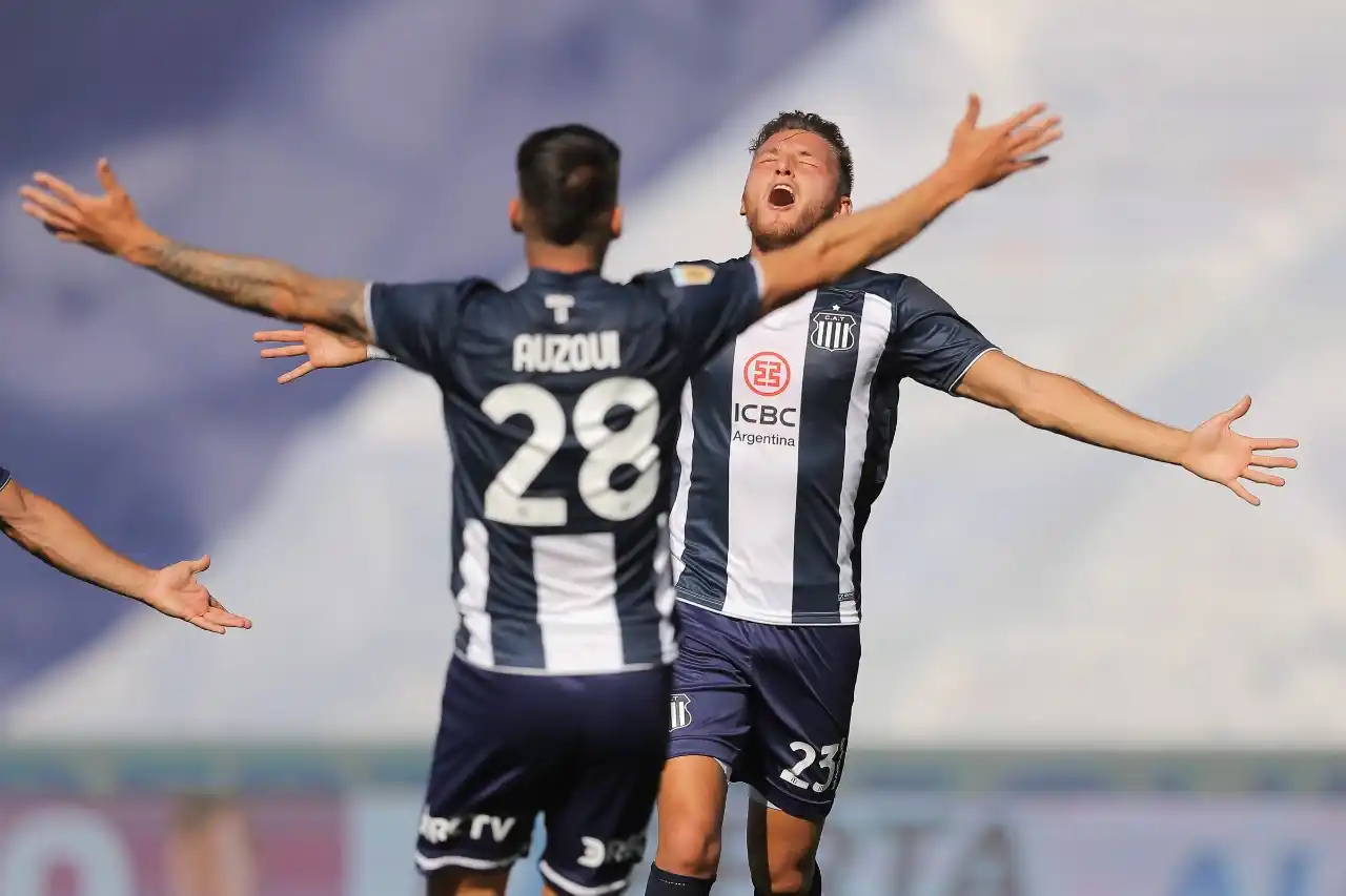 Retegui festeja el segundo gol de Talleres.