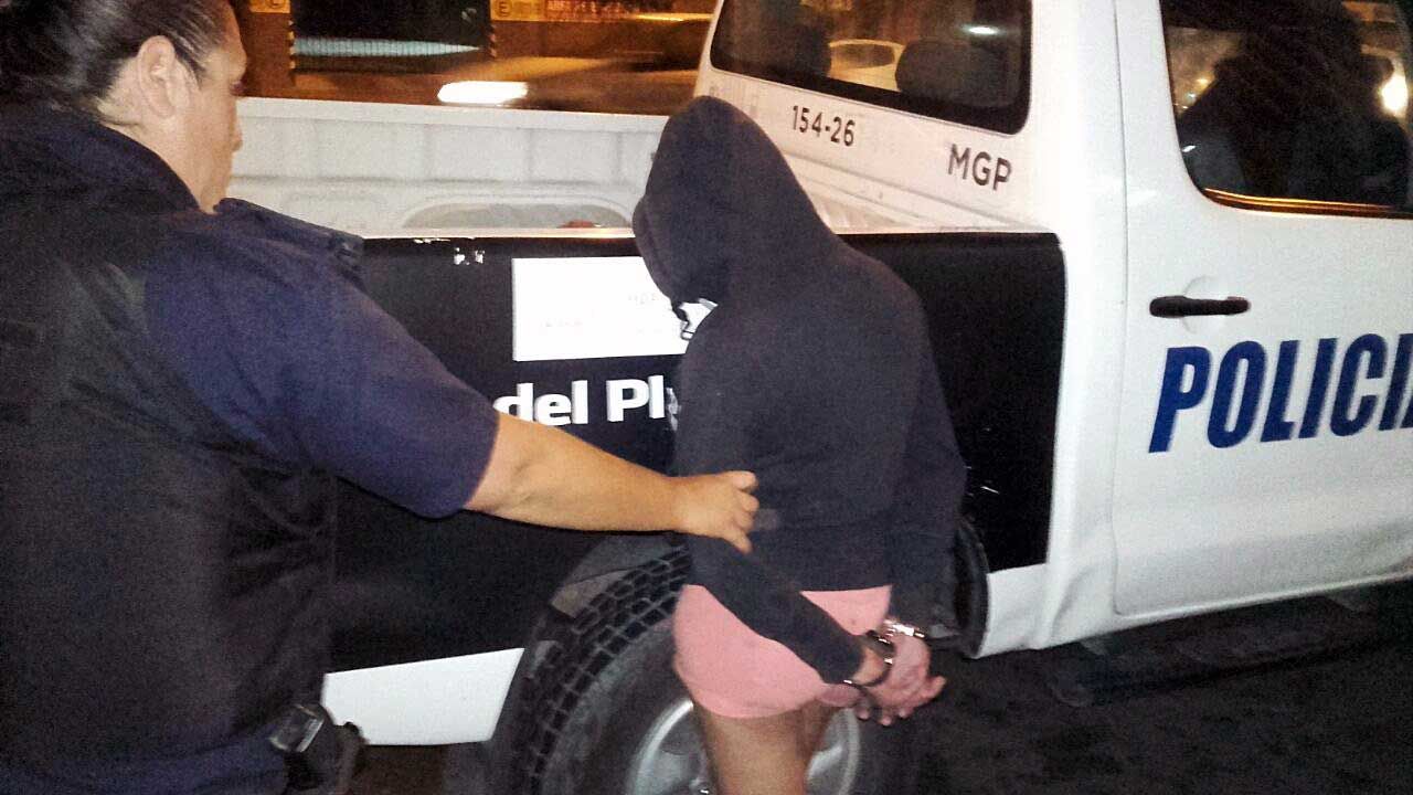 Una travesti detenida y otras once demoradas por venta de cocaína