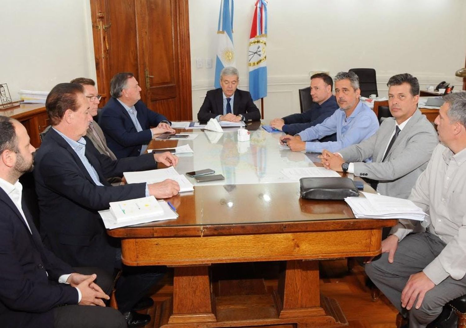 Senadores radicales se reunieron con Agosto para avanzar en la aprobación del Presupuesto 2023 