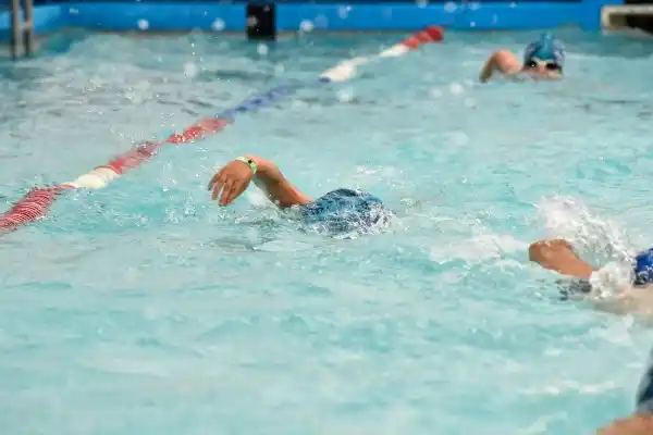 Con cupos completos comienzan las clases de la escuela municipal de natación