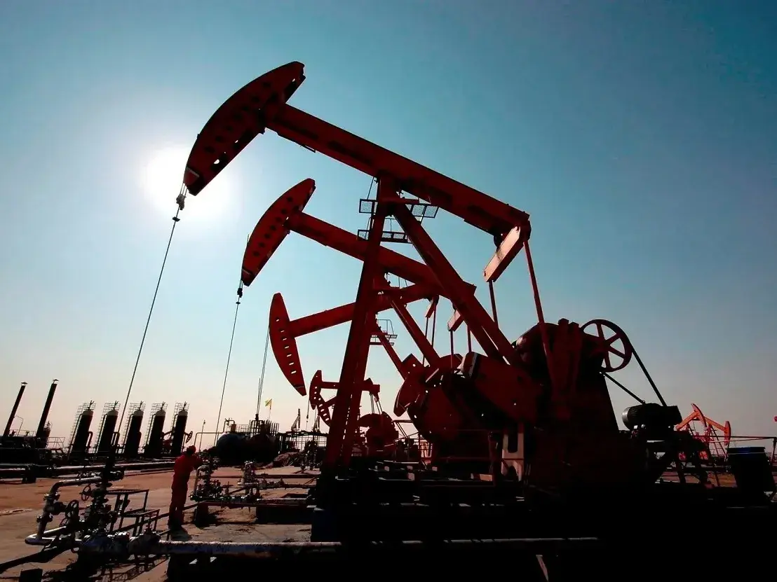 El petróleo alcanzó su nivel más alto en seis semanas tras ataques hutíes contra Arabia Saudita
