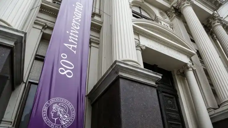 Las reservas del Banco Central caen casi 900 millones de dólares en noviembre