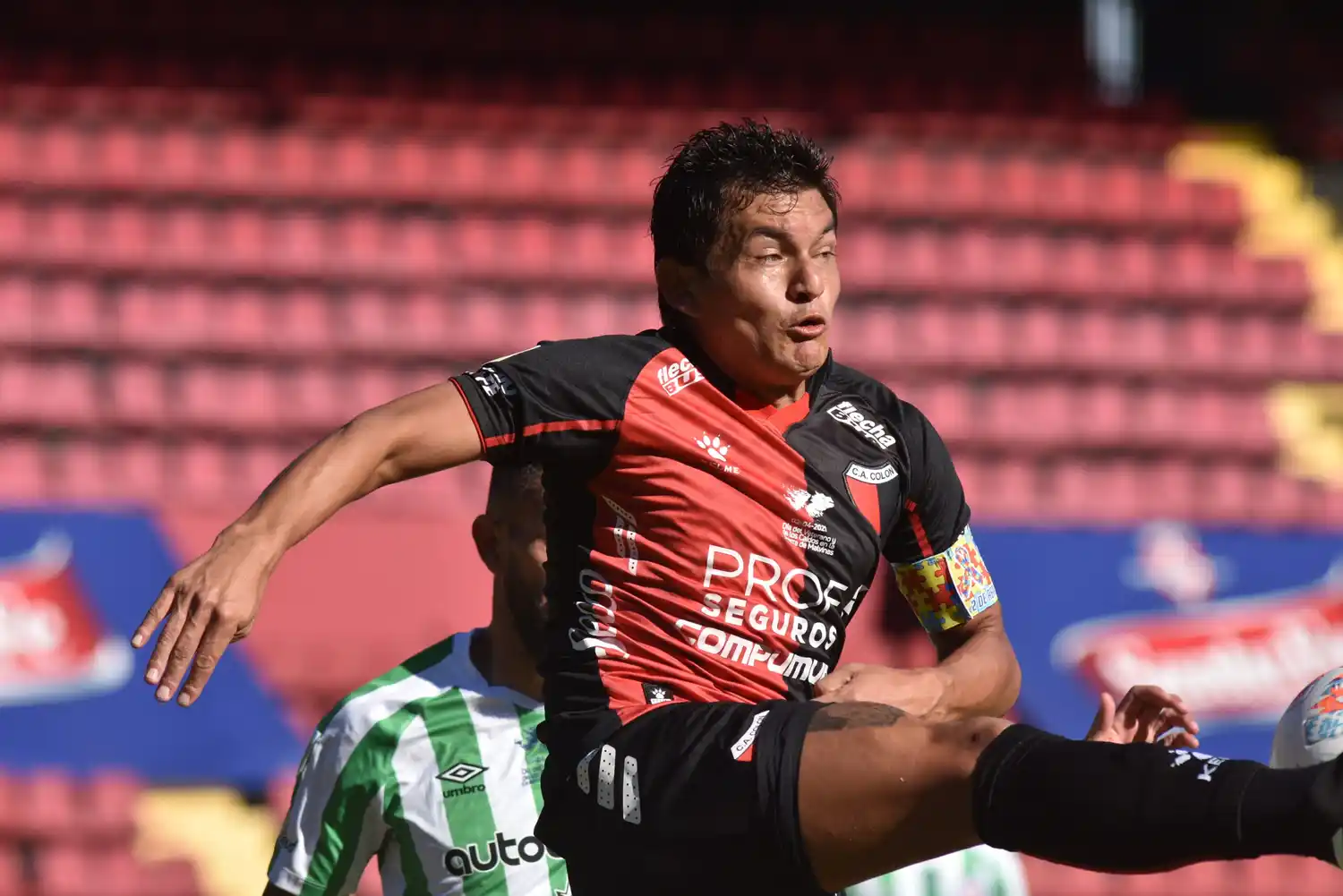 Colón se enfrenta a Arsenal para cerrar su clasificación