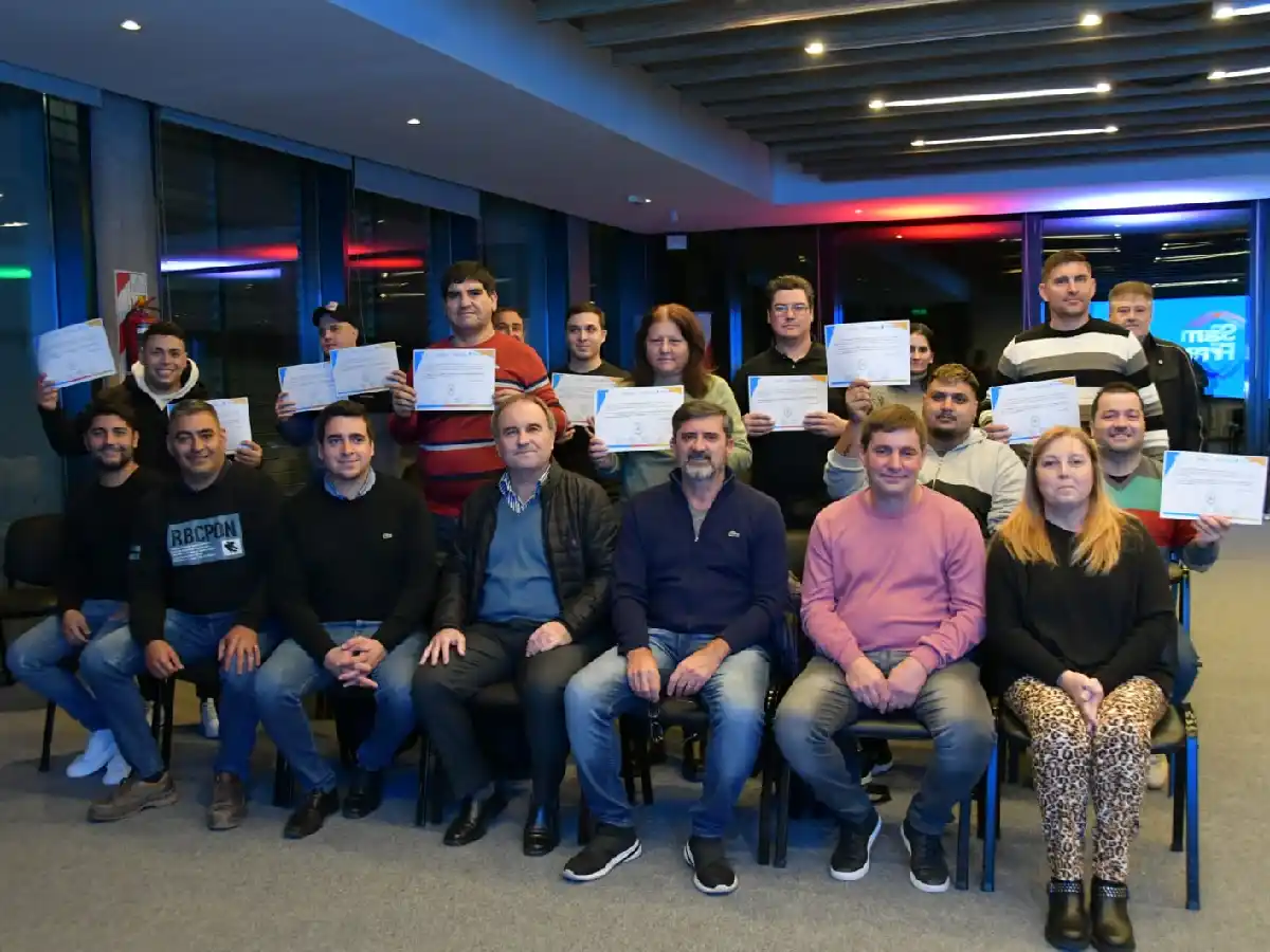 Capacitaciones: entregaron certificados del curso de soldadura