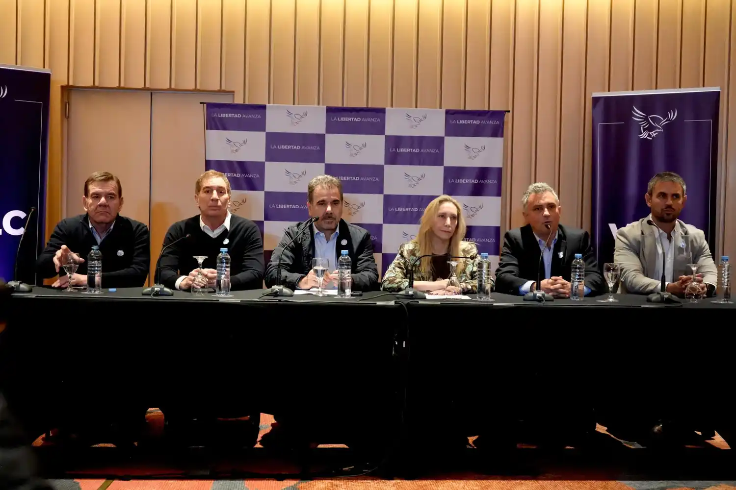 Aunque con tensión, LLA y PRO firmaron la unidad en Provincia: “Es Kirchnerismo o libertad”