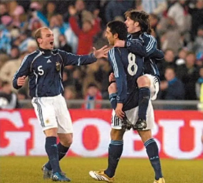 A 13 años del primer gol de Leo con la Selección
