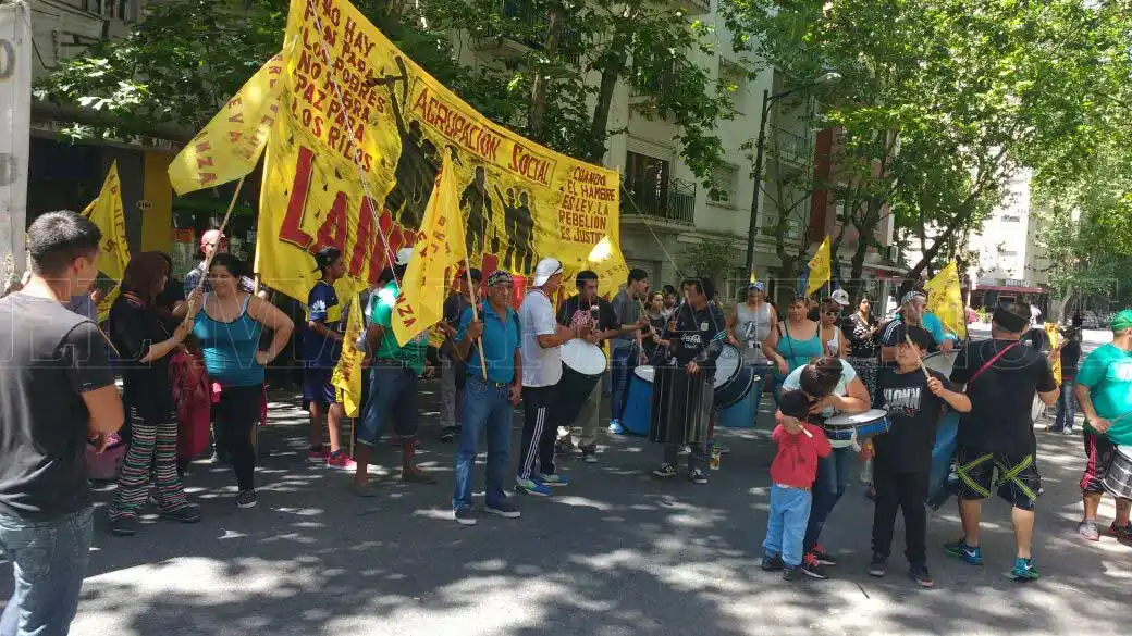 Protesta de cooperativistas frente al Ministerio de Trabajo