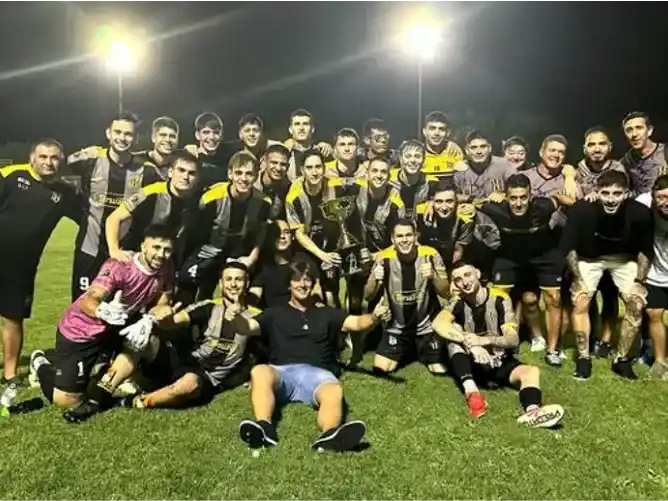 Atlético Pilar es el campeón de la Copa "Comuna de Pilar" 2025.Foto: @clubatleticopilar.oficial