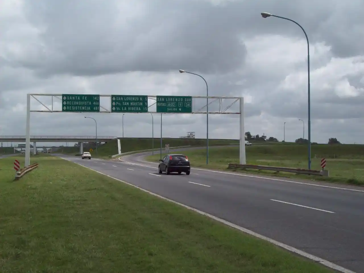 Desvío de tránsito en Km 78, altura Barrancas, sentido a Santa Fe; por accidente. Precaución