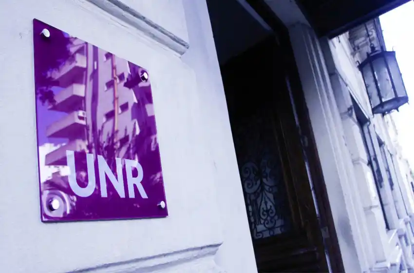 Docentes universitarios realizan el primer paro en reclamo de mejoras salariales