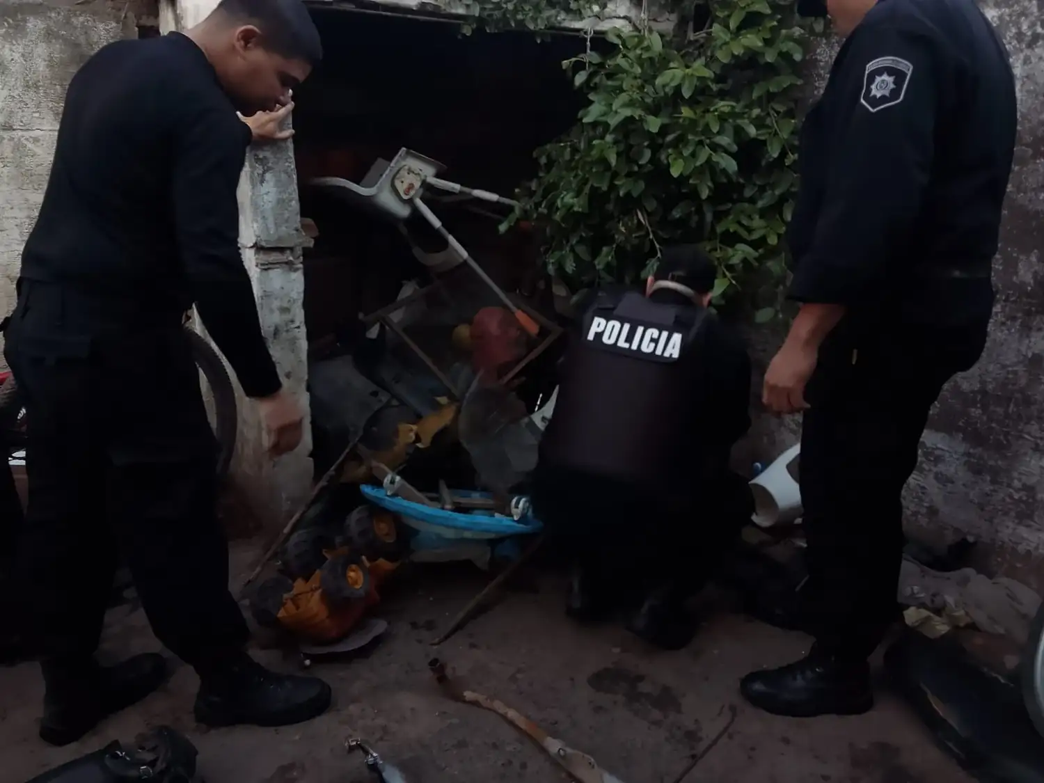 Múltiples allanamientos: secuestraron autopartes de motos robadas y aprehendieron a dos jóvenes en Venado Tuerto - 7