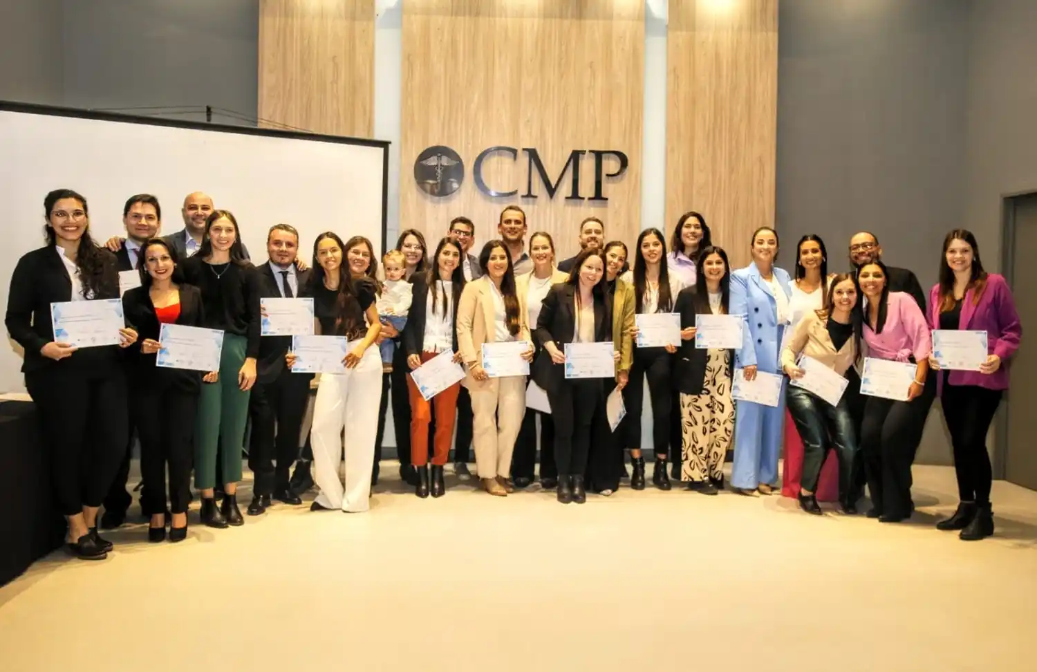 Médicos del Dpto. Paraná recibieron su diploma de finalización de residencias médicas