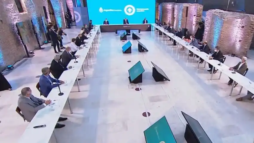 Alberto Fernández y Martín Guzmán ante los gobernadores para hablar de la deuda