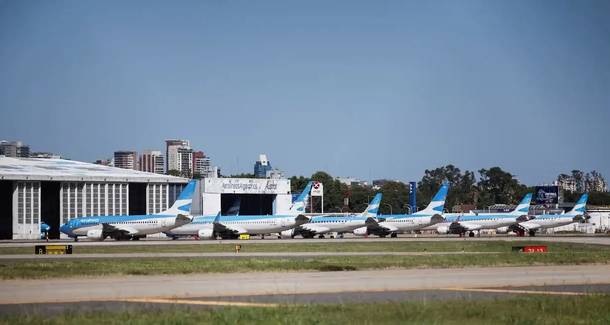 Pilotos de Aerolíneas anuncian paro para el 10 de junio.