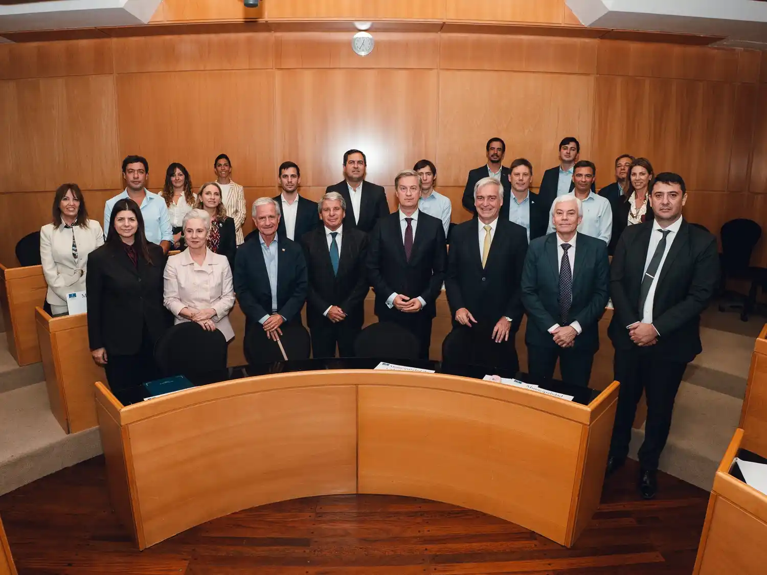 Andrés Ibarra junto a intendentes de distintos municipios durante el lanzamiento de la tercera etapa del programa de modernización estatal y participación ciudadana.