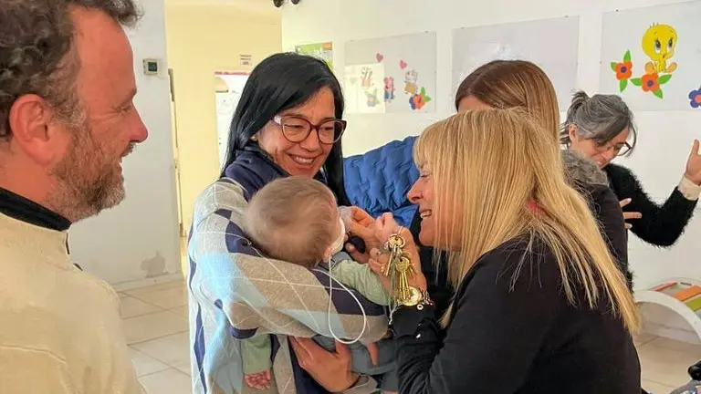 Amena visita. De la funcionaria el Hogar