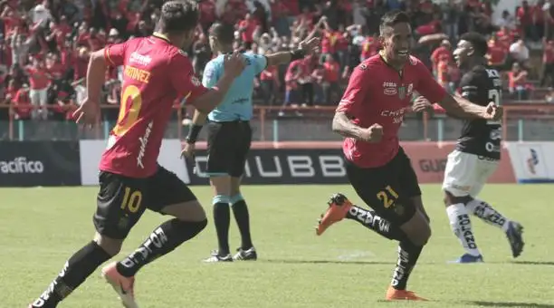 Emmanuel Martínez, titular en la victoria de Deportivo Cuenca