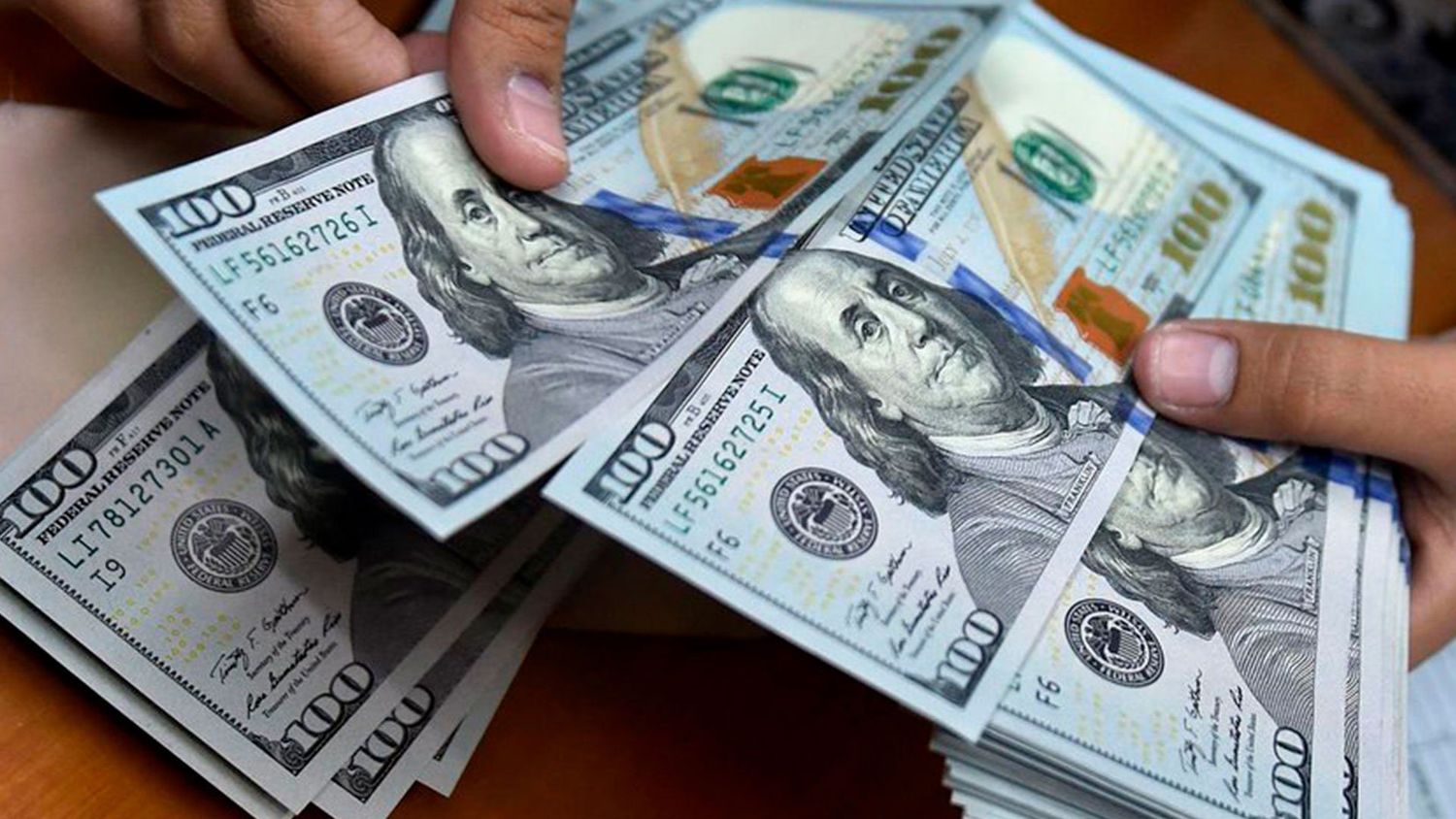 Remesas en peligro: Wells Fargo informa a clientes venezolanos que ya no tendrán acceso a Zelle