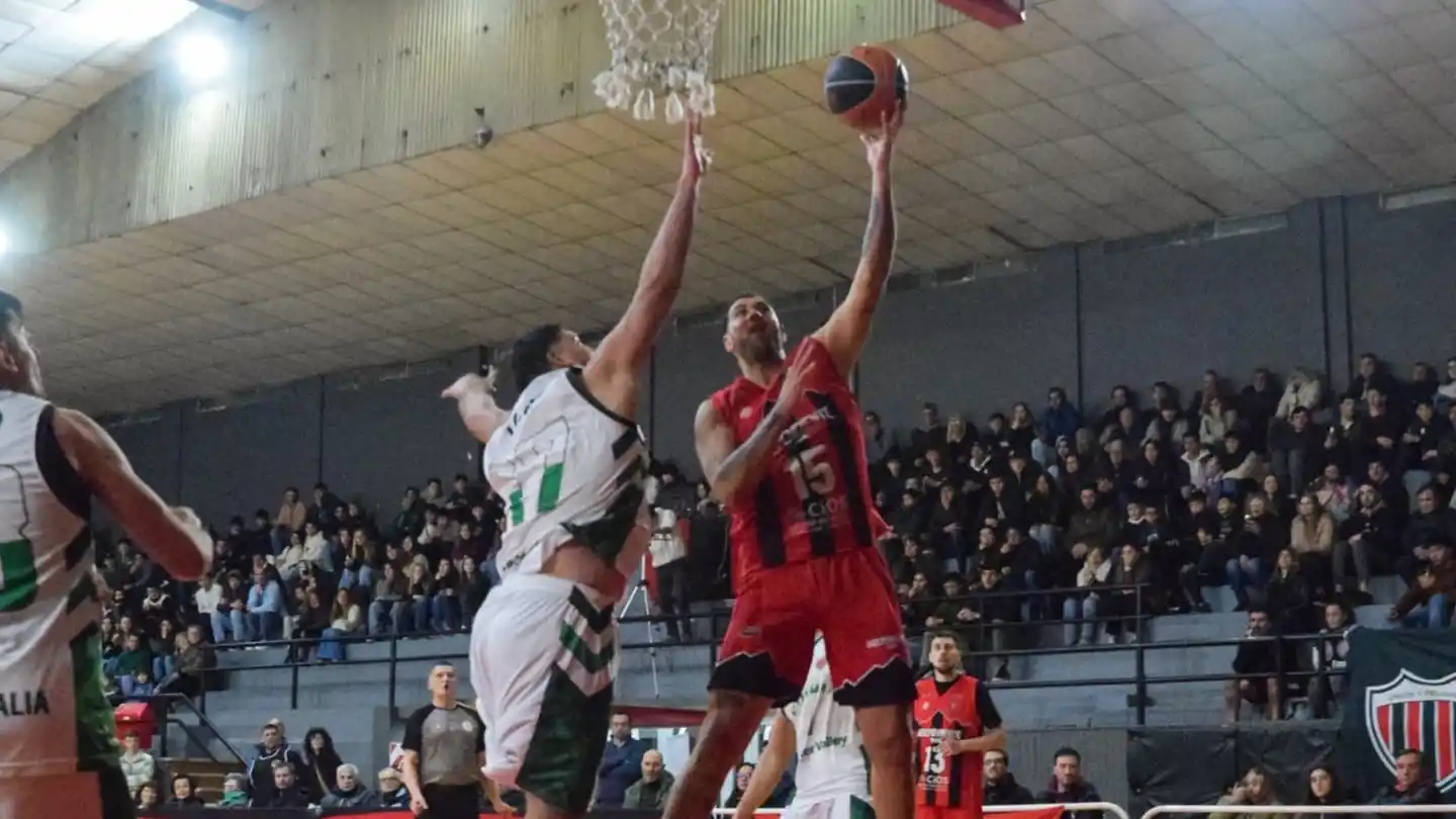 Una imagen del partido de la primera ronda, en el Duggan Martignoni.

Foto: Nicolás Pintueles.
