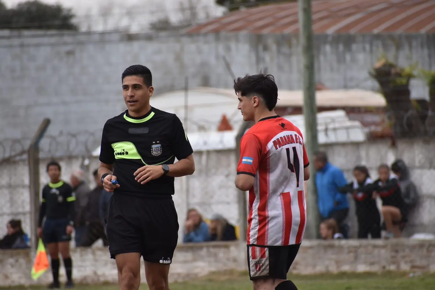 Fútbol: árbitro denunció que intentaron sobornarlo en Pérez Millán
