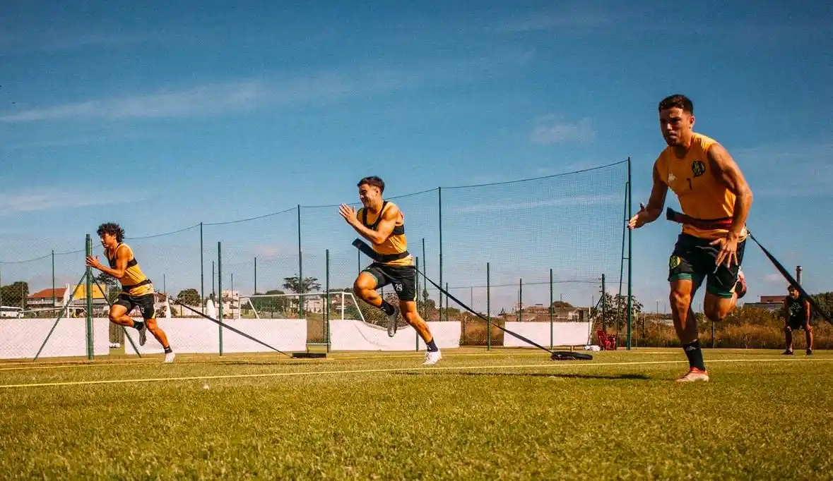 El plantel de Aldosivi realizando la Pretemporada (FOTO: Prensa Aldosivi)