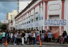 Con emoción, la comunidad educativa de Polivalente le dijo adiós al edificio viejo 